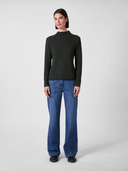Pull-over en maille pour femme à manches longues Olive, présenté sur un modèle