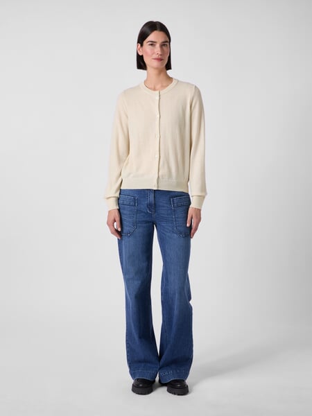 Damen-Strickjacke Creme, Tragebild