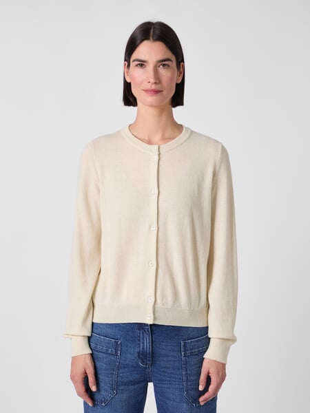 Damen-Strickjacke Creme, Tragebild