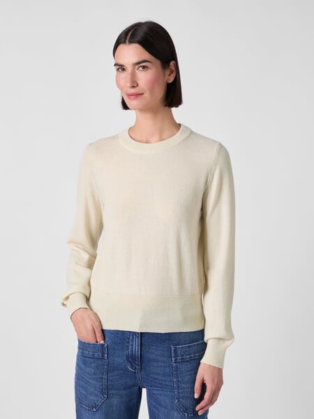 Damen-Strickpullover Creme, Tragebild