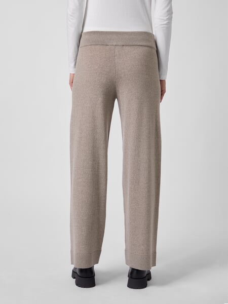 Pantalon en maille pour femme Marron clair, présenté sur un modèle