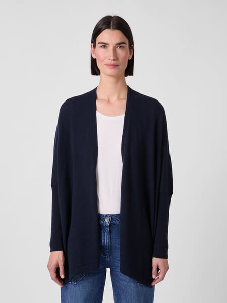 Damesvest van merinowol Navy, gepresenteerd op een model