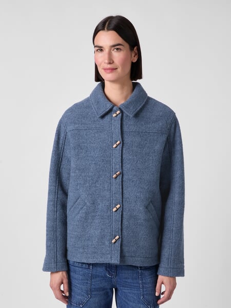 Veste courte en laine pour femme Bleu moyen, présenté sur un modèle
