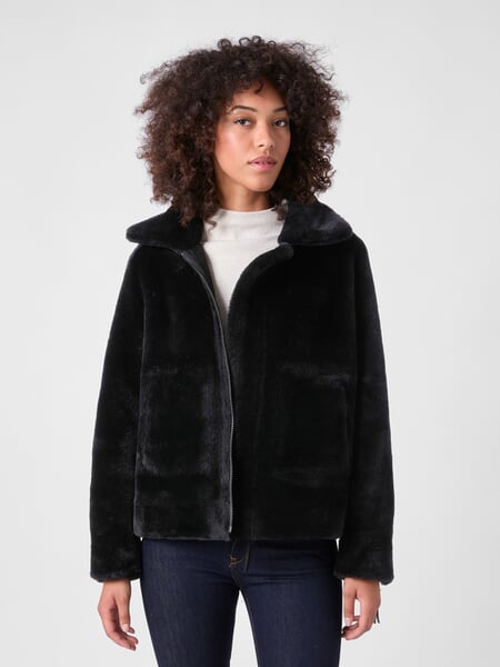 Damen-Wendejacke Lammfell Schwarz, Tragebild