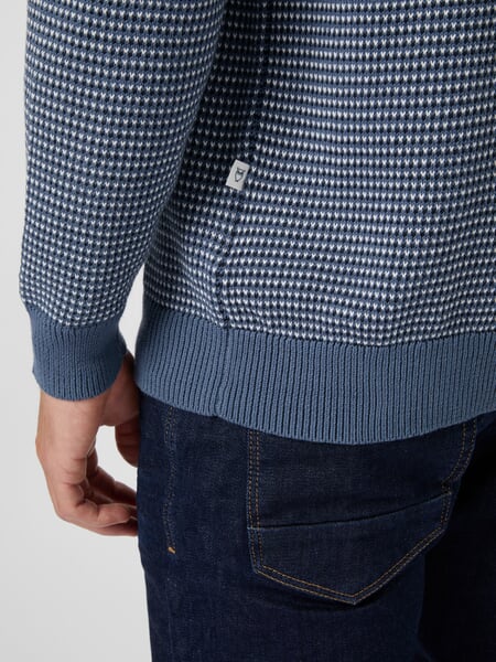 Herrenpullover gemustert Blautöne, Detailsicht