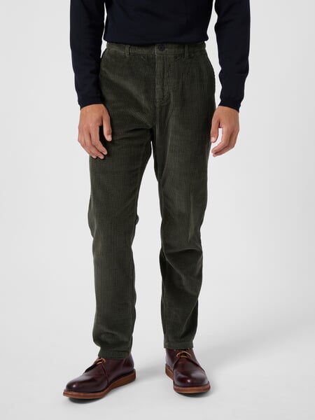 Herren-Cordhose Dunkelgrün, Tragebild