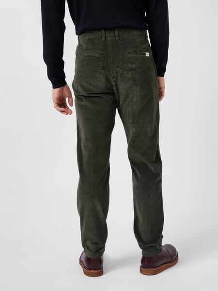 Herren-Cordhose Dunkelgrün, Tragebild