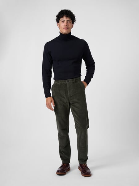Cordbroek voor heren Donkergroen, gepresenteerd op een model
