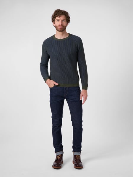 Pull pour homme en laine et cachemire Vert-bleu, présenté sur un modèle