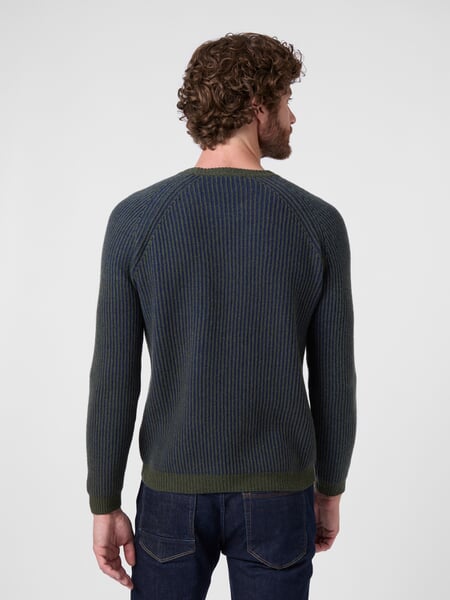 Pull pour homme en laine et cachemire Vert-bleu, présenté sur un modèle