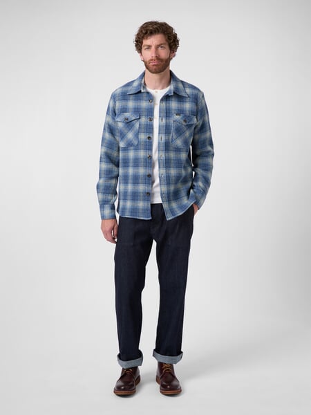Chemise en laine pour homme 1943 à carreaux Bleu, présenté sur un modèle