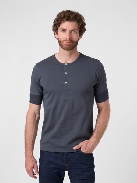 Men's Henley Shirt 2M07 Blue-gray, presented on a model