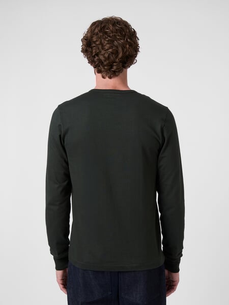 T-shirt Henley à manches longues pour homme 2M06 Vert foncé, présenté sur un modèle