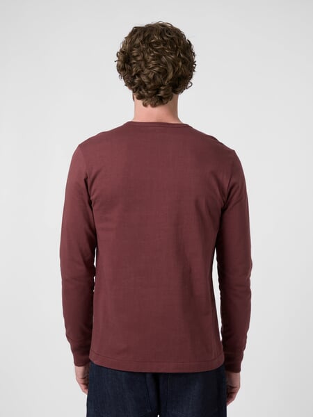 Herren-Henley-Langarmshirt 2M06 Weinrot, Tragebild