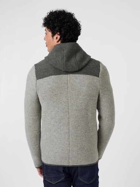 Herren-Strickjacke mit Kapuze Grau, Tragebild