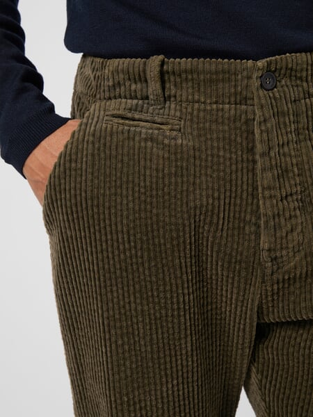 Herrenhose Cord Oliv, Detailsicht