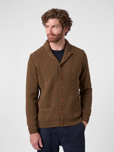 Herren-Strickjacke Hellbraun, Tragebild