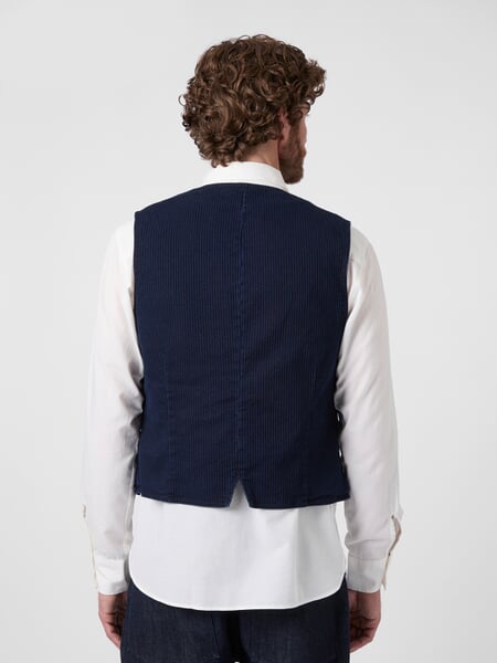 Men's Côtelé Vest Blue, presented on a model
