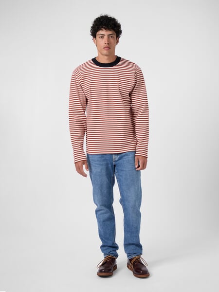 Stribet T-shirt til herre Offwhite-rød, præsenteret på en model