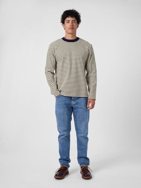 Herren-Ringel-T-Shirt Offwhite-Oliv, Tragebild