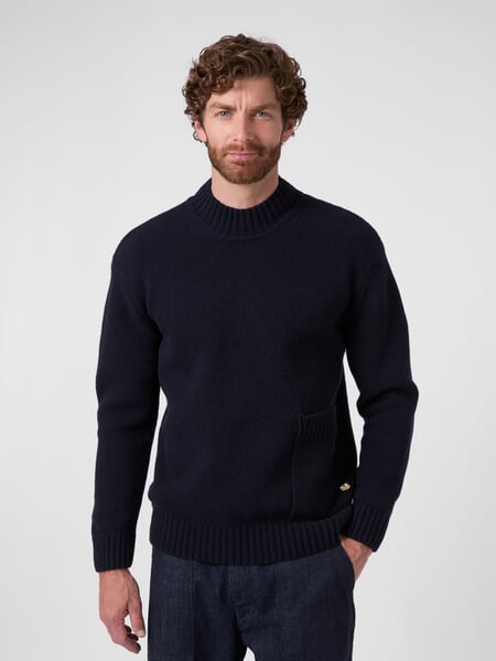 Herrenpullover mit Tasche Navy, Tragebild