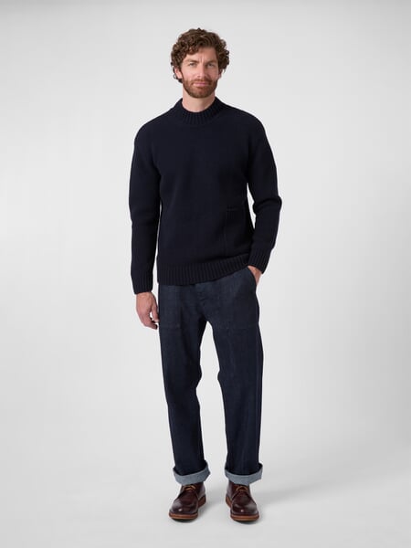 Herrenpullover mit Tasche Navy, Tragebild