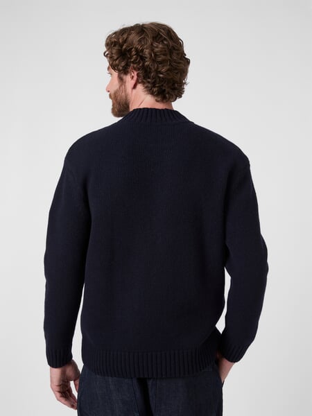 Herrenpullover mit Tasche Navy, Tragebild
