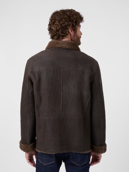 Herren-Lammfelljacke Dunkelbraun, Tragebild