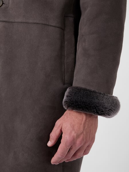 Herren-Lammfellmantel Dunkelbraun, Detailsicht