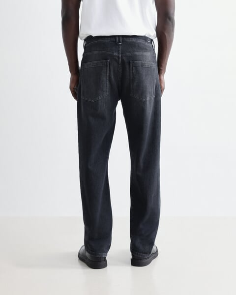 Jeans pour hommes coupe droite Denim noir, procédé de fabrication