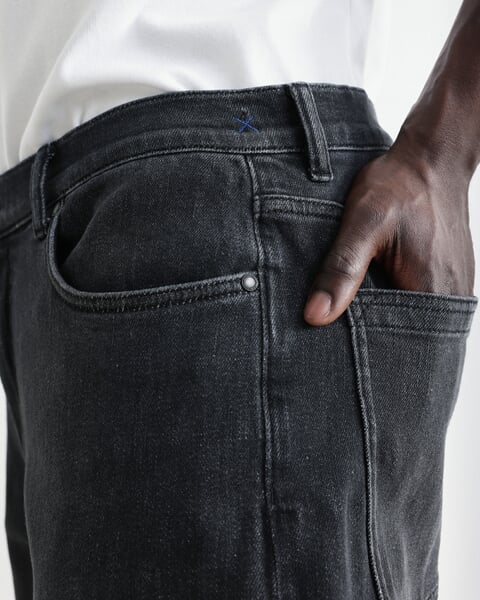 Herrenjeans Straight Fit Black Denim, Fertigungssprozess