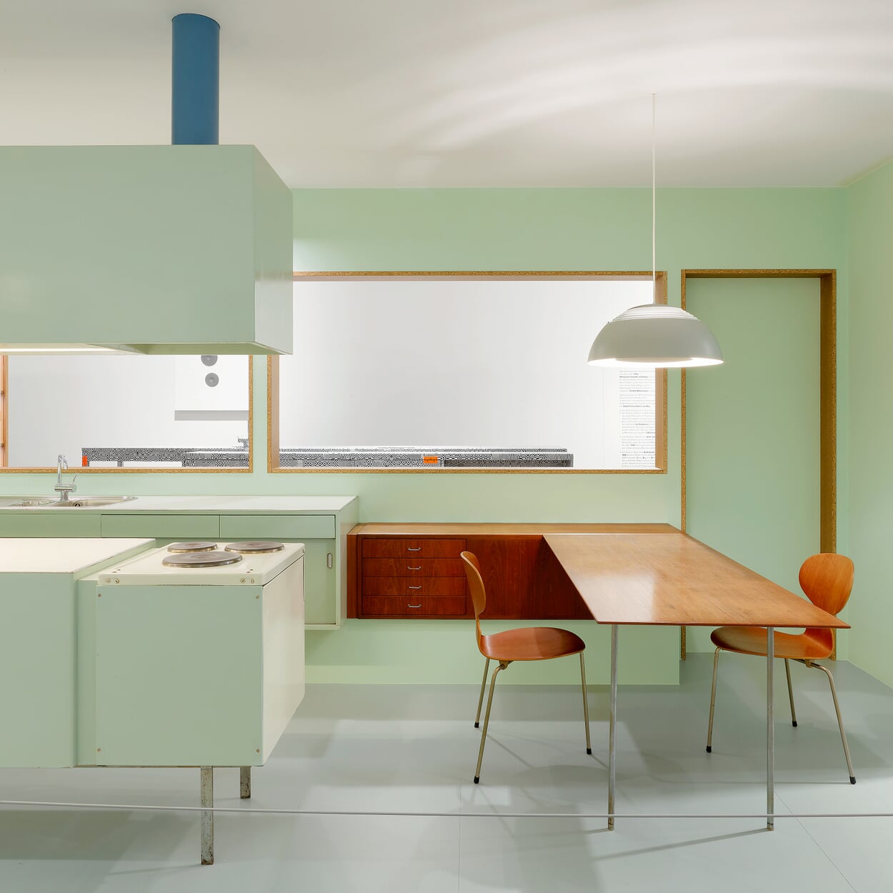 Herzstück des Hauses: 1957 entwarf der dänische Architekt Arne Jacobsen für die Berliner Bauausstellung Interbau eine Küche, die mehr war als nur Arbeitsort