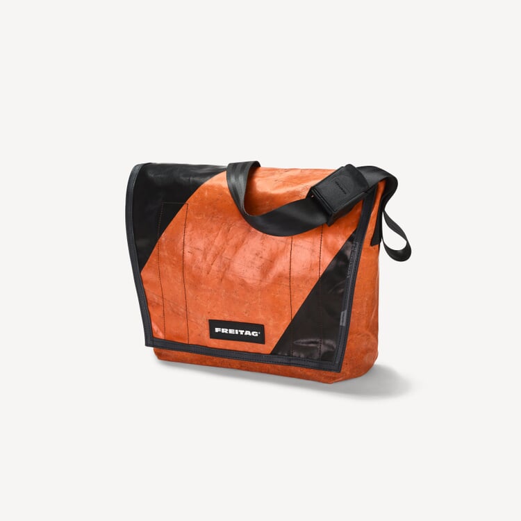 FREITAG legendäre Taschen aus alten LKWPlanen MAGAZIN