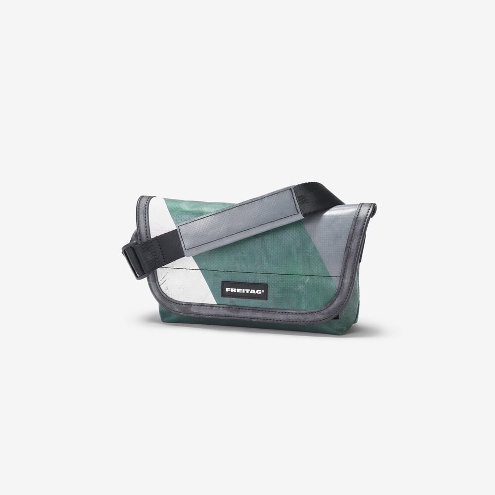 FREITAG legendäre Taschen aus alten LKWPlanen MAGAZIN