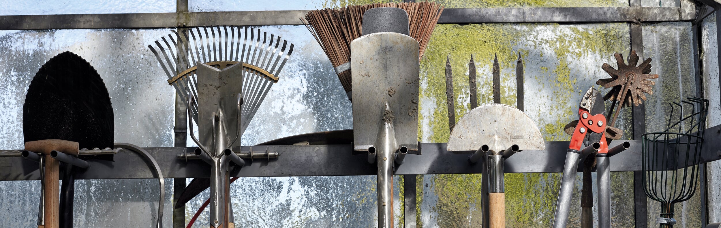 Gartenwerkzeug einräumen und säubern | Manufactum Gartenjahr