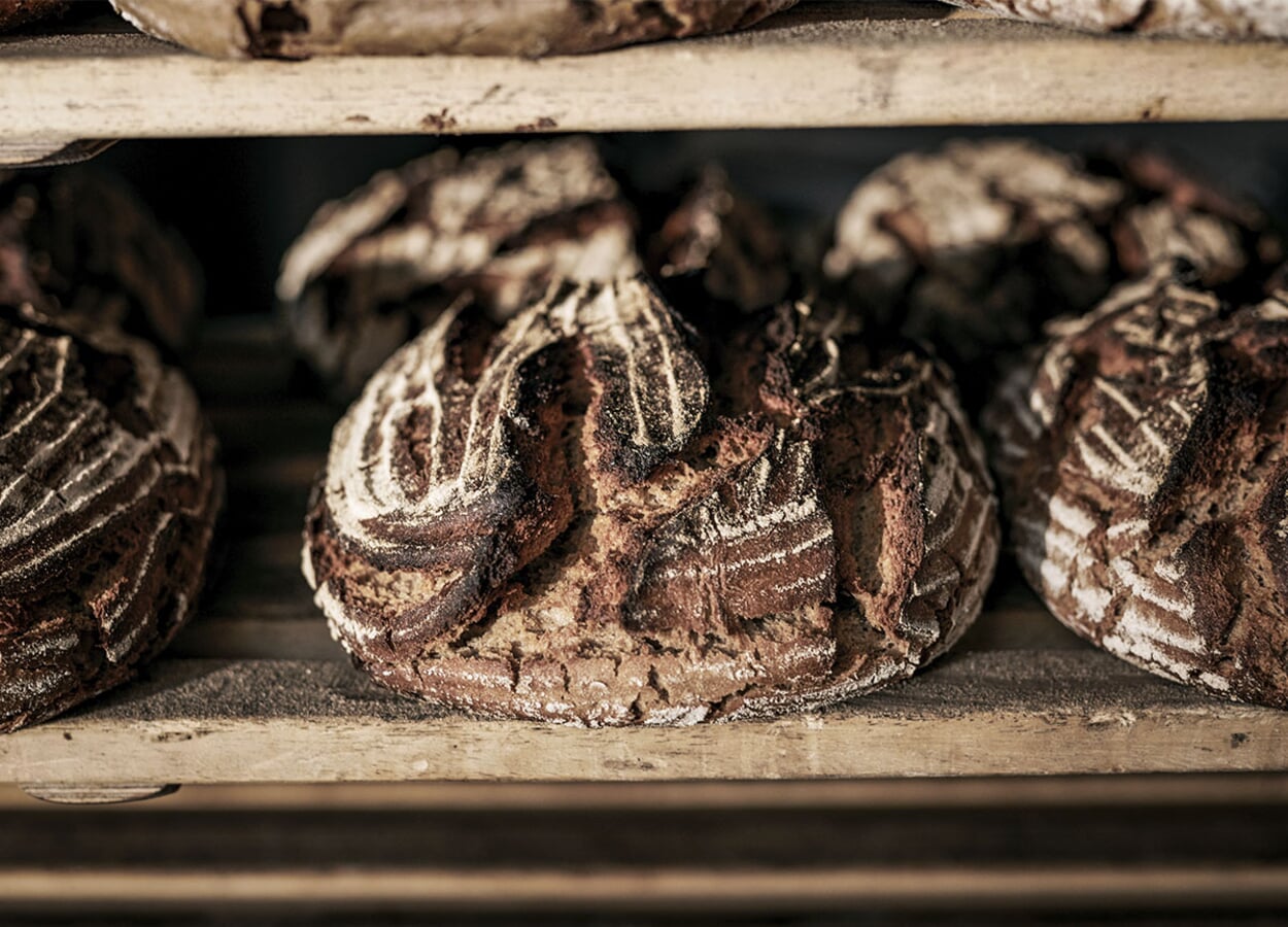 Knusprig gebackenes Sauerteigbrot