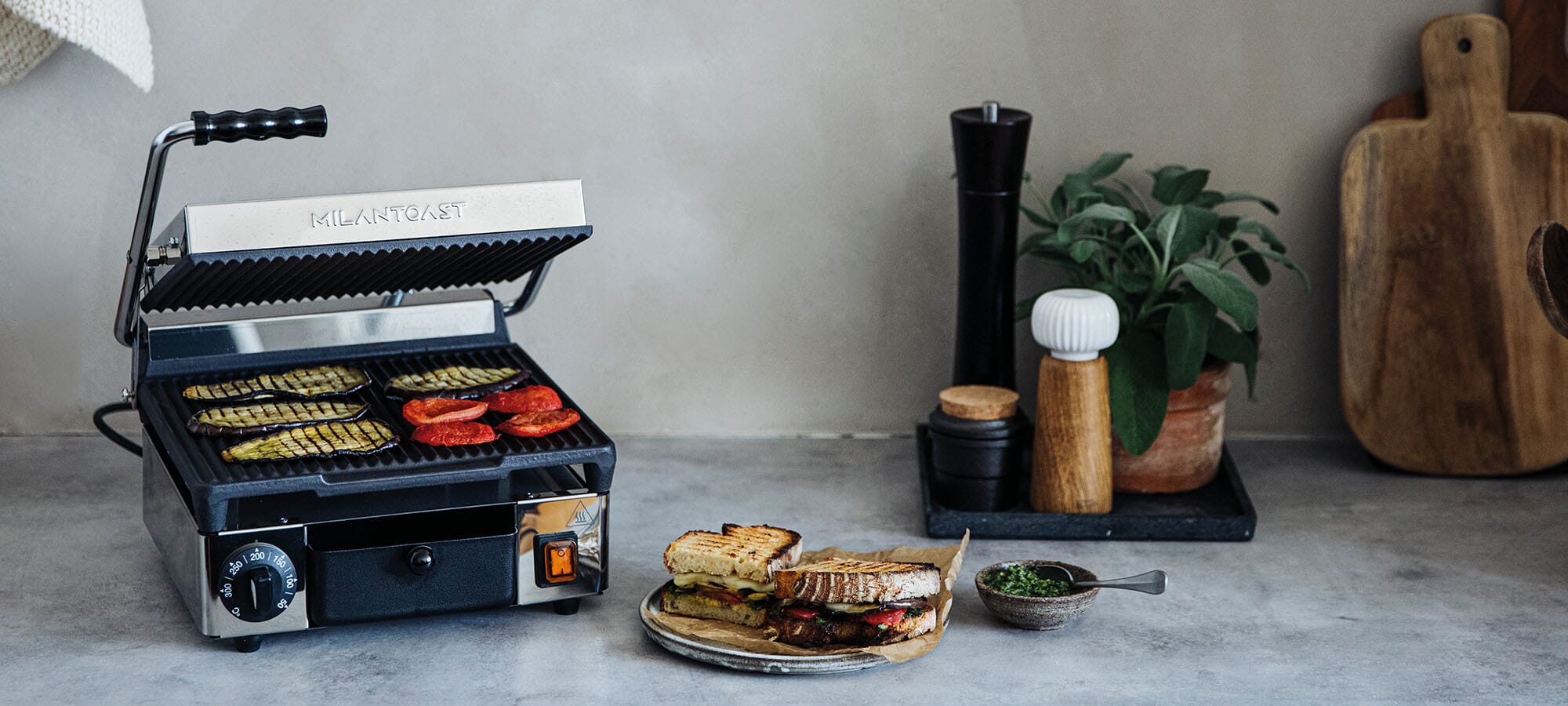 Italian sandwich outlet maker