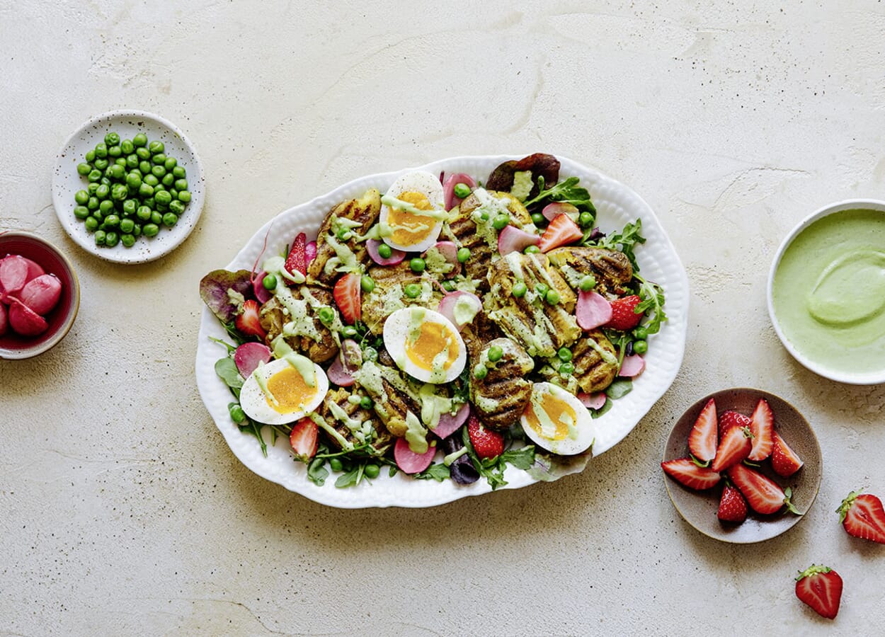Knuspriger Kartoffelsalat mit Erbsen-Dressing