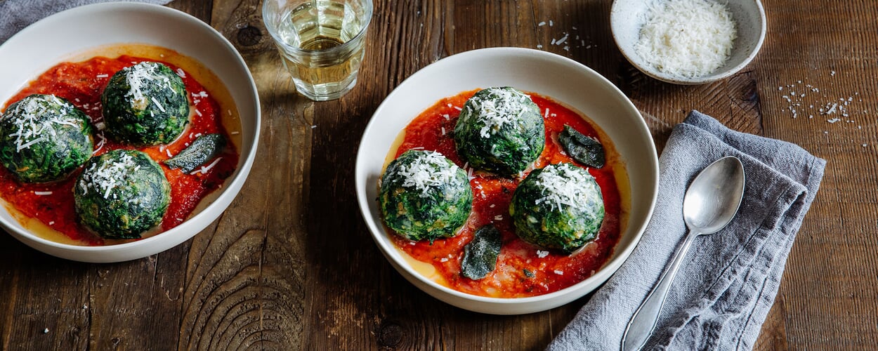 Spinach dumplings with tomato sauce