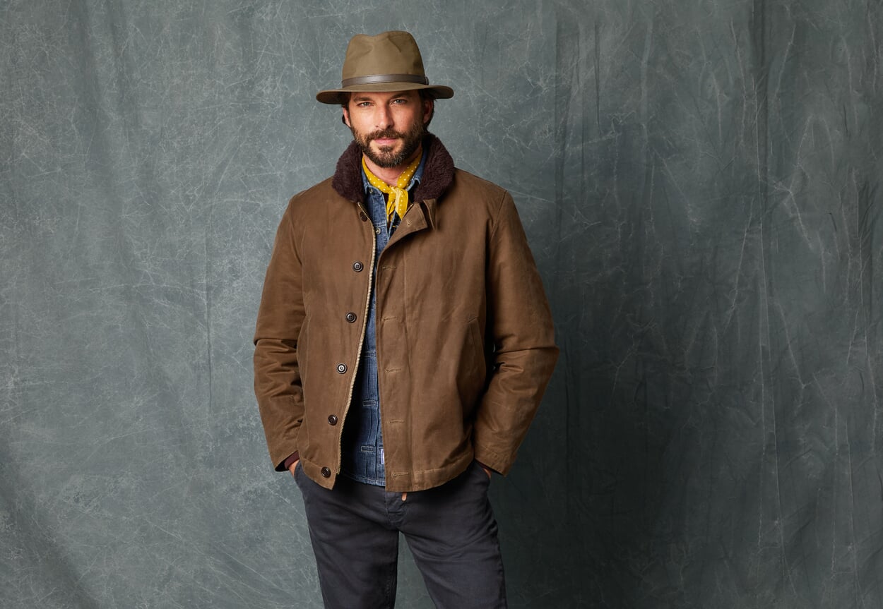 Model in Herbstoutfit