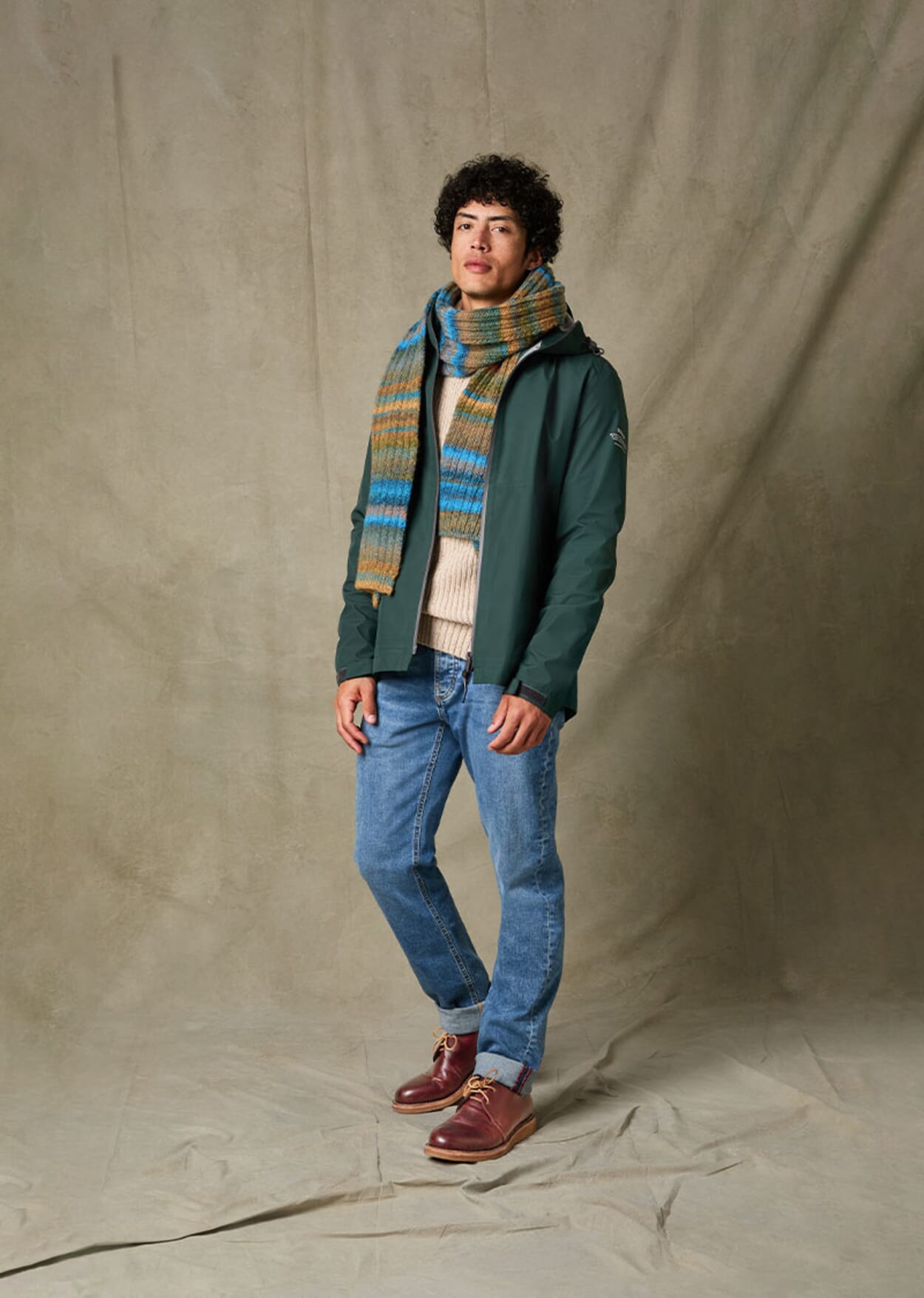 Model im Herbstoutfit