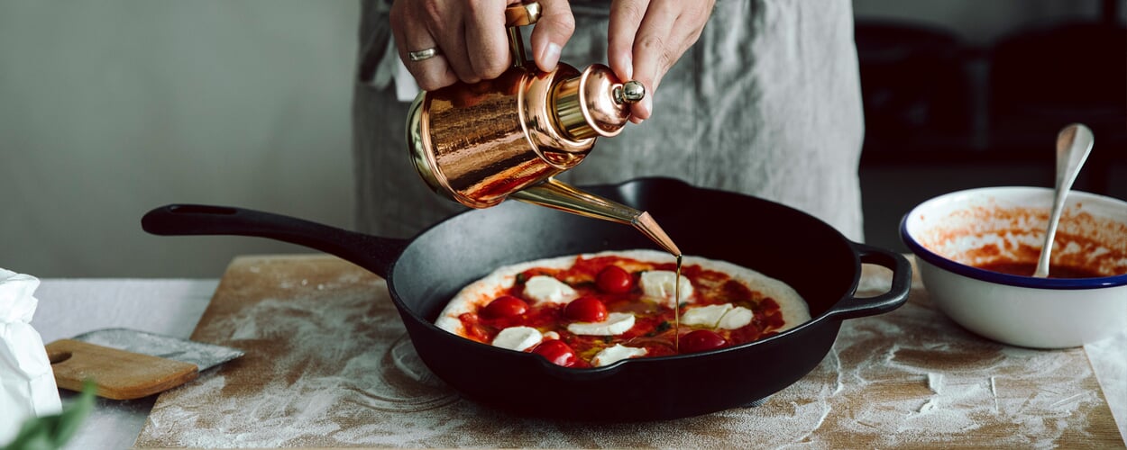 Pizza Margherita aus der Pfanne