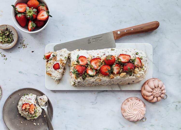 Aardbeienparfait met cantuccini