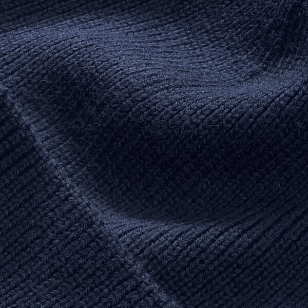 Knitted cap merino wool Dark blue, close-up