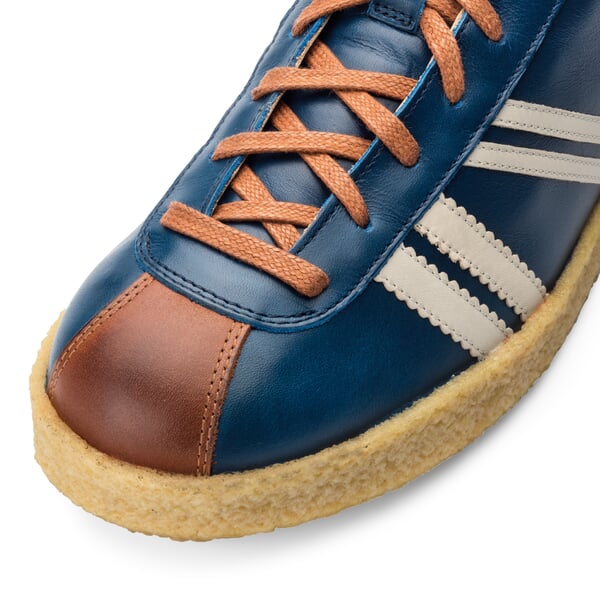 Leather sports shoe sneaker Medium blue, close-up