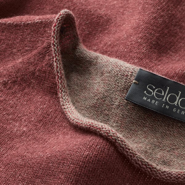 Damenpullover Merinowolle Rotgrau, Detailsicht