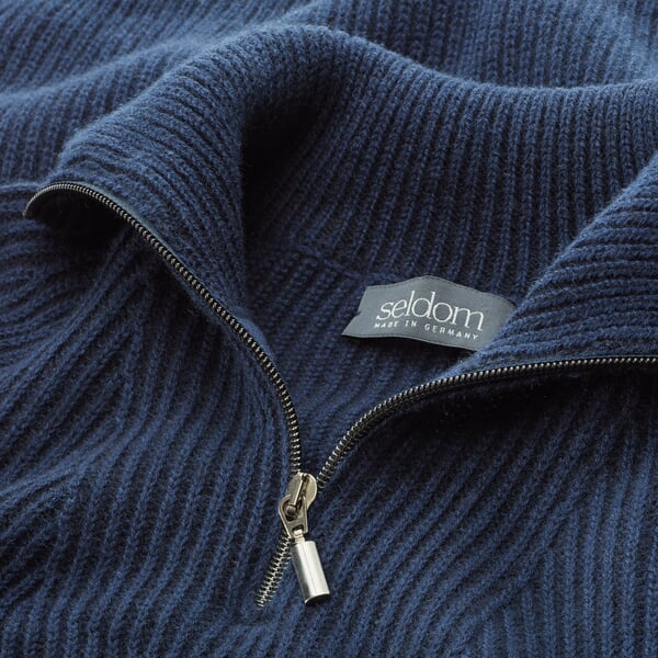 Men's Troyer Marine, close-up