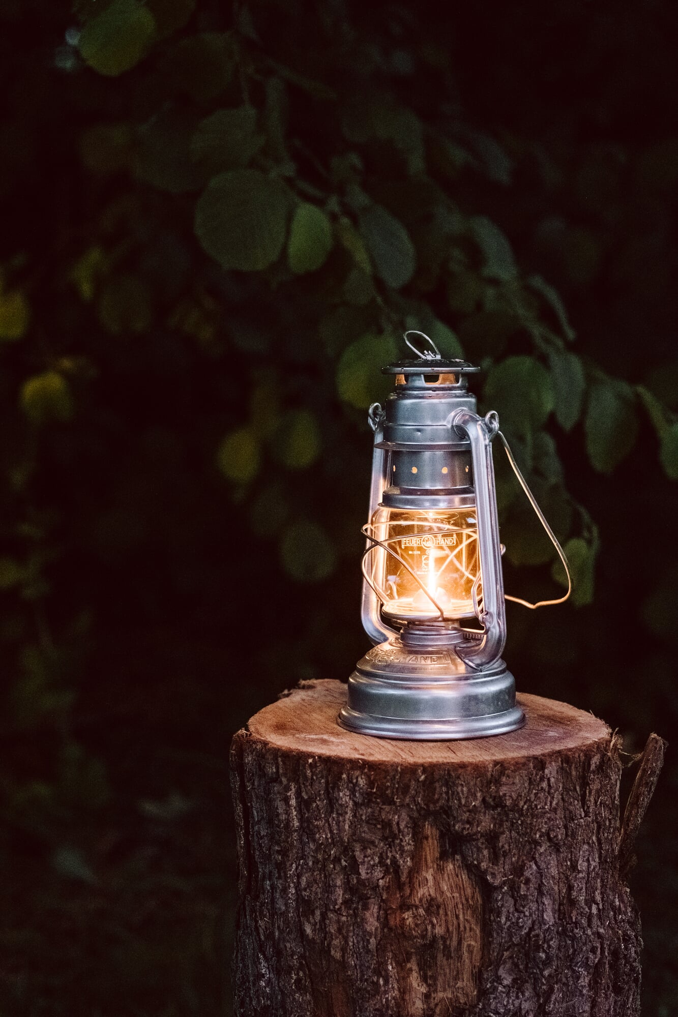 feuerhand-storm-lantern.jpg?