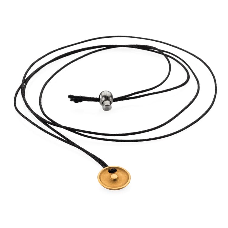 Halskæde med vedhæng med sol/guld-symbol