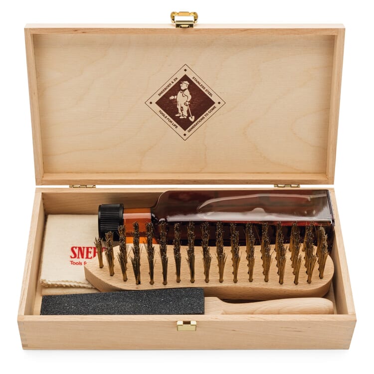 Kit d'entretien des outils dans une caisse en bois
